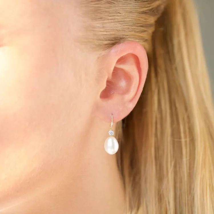 ovala pärlörhängen i 14 karat guld med zirkon - Gold Collection