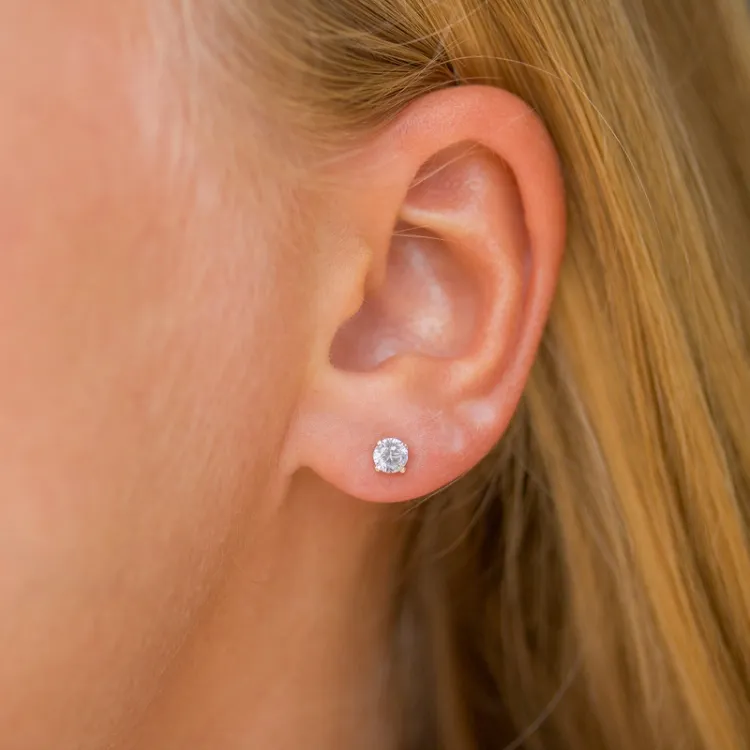 4 mm runda örhängen i 14 karat guld med zirkon - Gold Collection