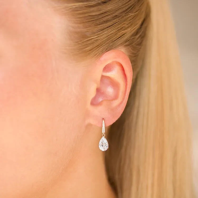 droppformad örhängen i 14 karat guld med zirkon - Gold Collection