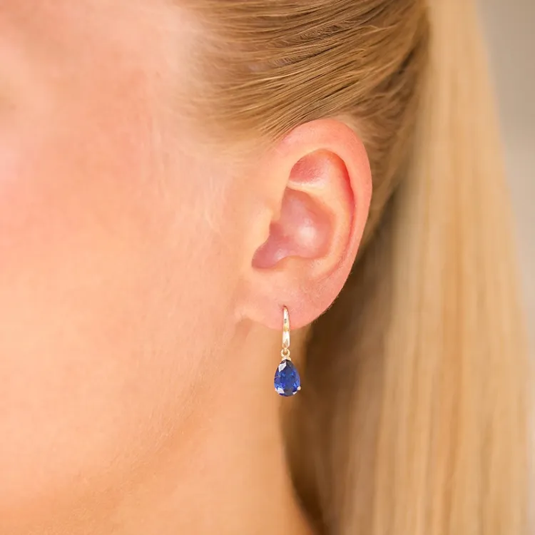 droppformad örhängen i 14 karat guld med syntetisk safir och zirkon - Gold Collection