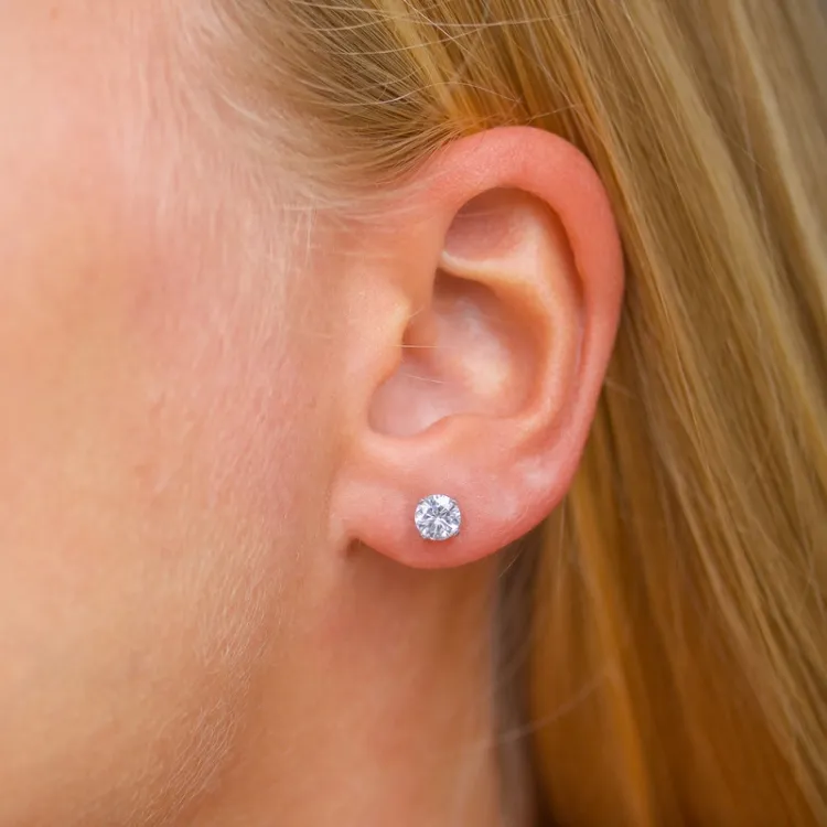 5 mm runda örhängen i 14 karat vitguld med zirkon