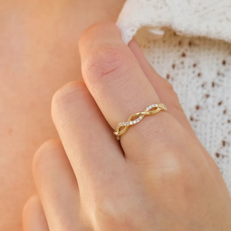 diamant ring i 14  karat guld 0,15 ct