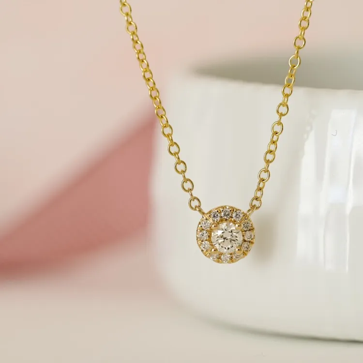 45 cm halsband med hängen i 14 karat guld 0,234 ct