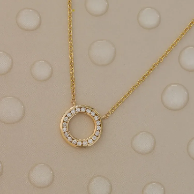 45 cm halsband med hängen i 14 karat guld 0,20 ct