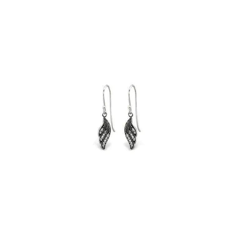 Vinge örhängen i oxiderat sterlingsilver