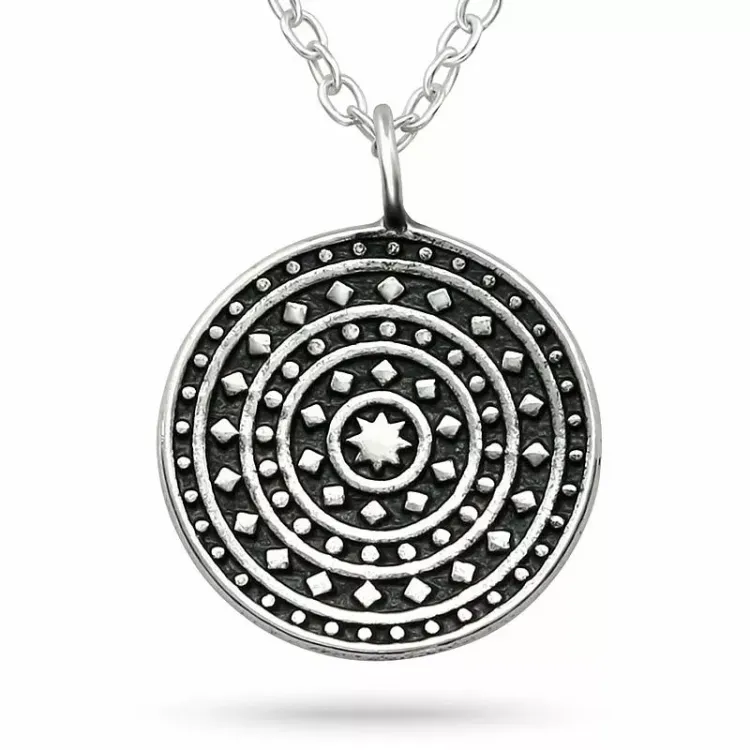 rund halsband i silver med hängen i silver