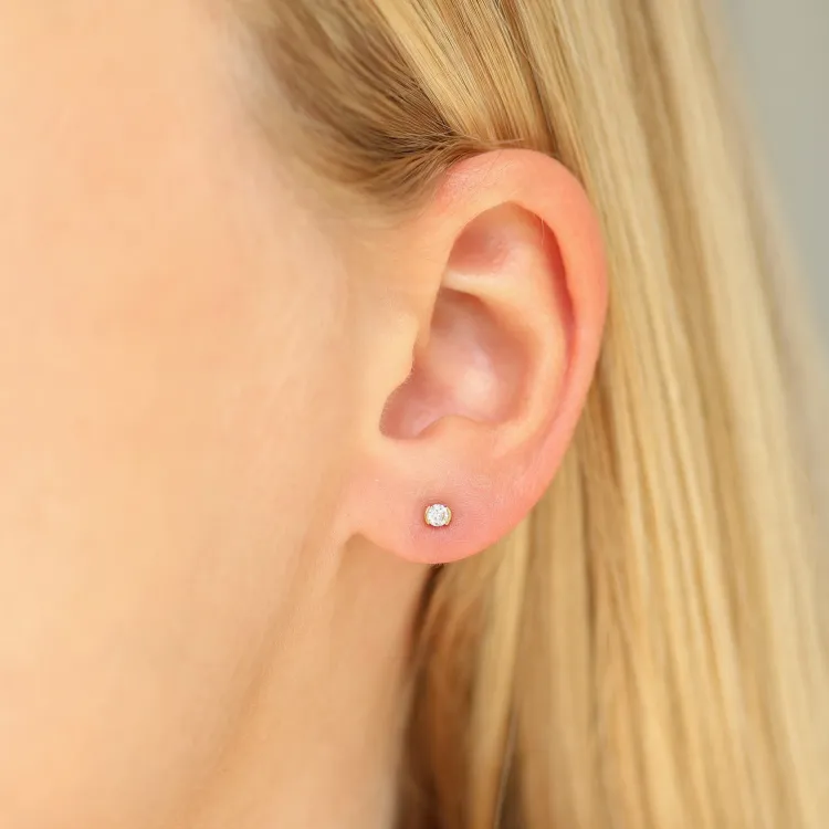 örhängestift i förgyllt silver med lab grown diamant 