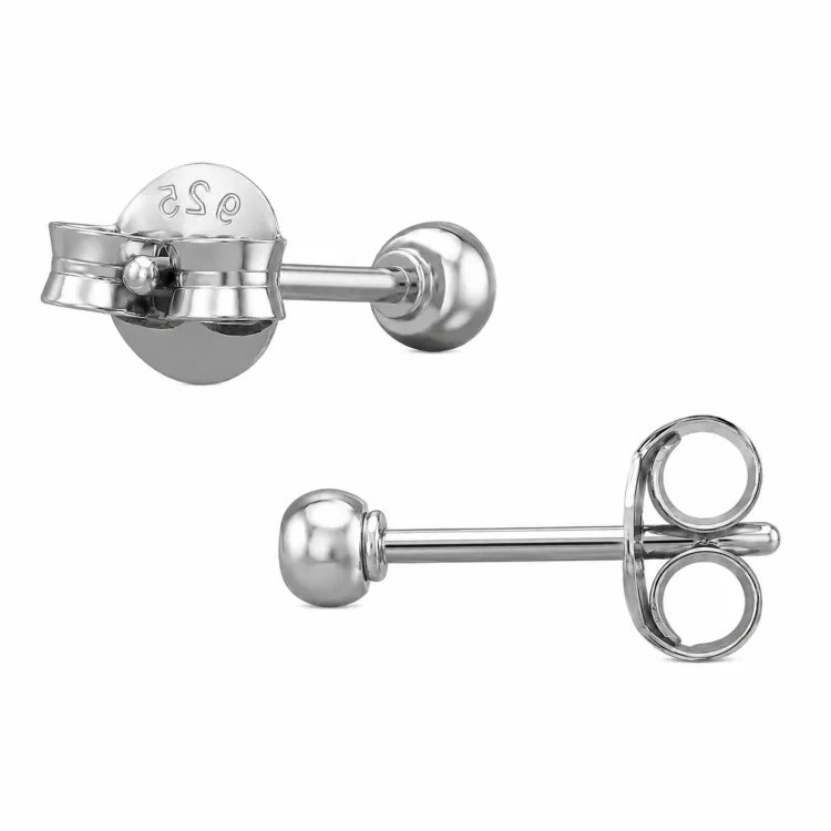 örhängestift i rhodinerat silver med lab grown diamant 