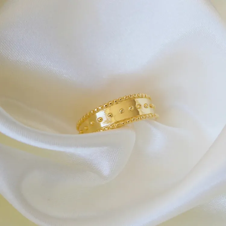 ring i förgyllt silver