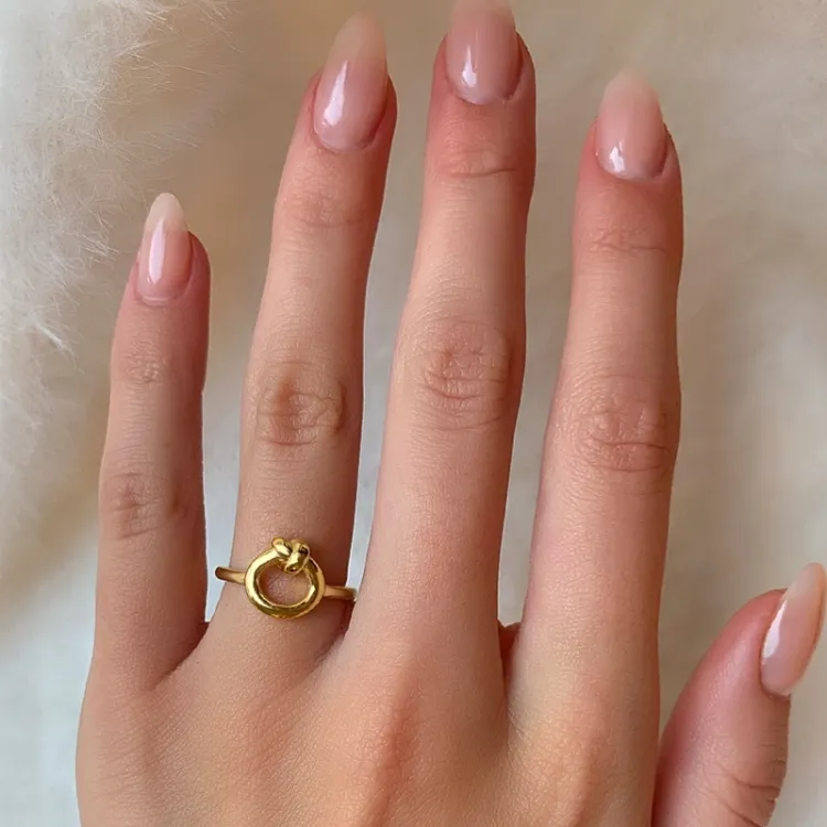knuta ring i förgyllt silver