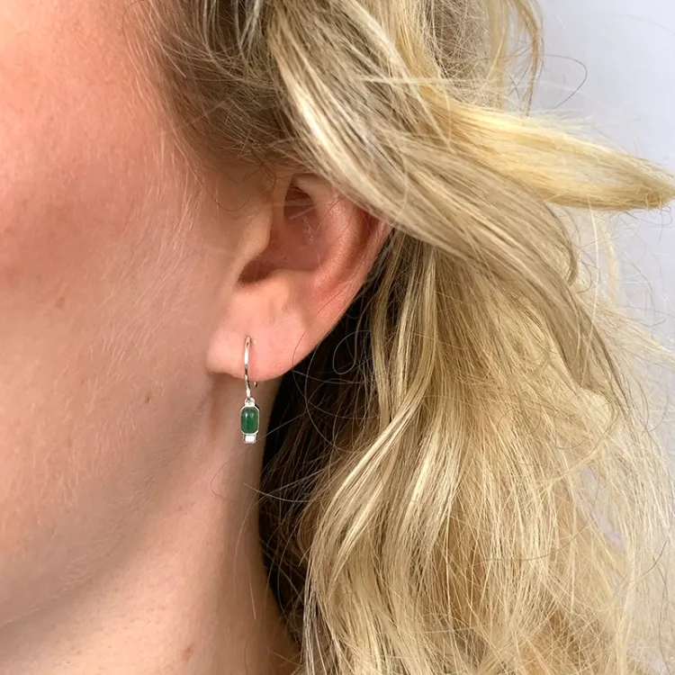 långa jadesten örhängen i silver - Loom Stones