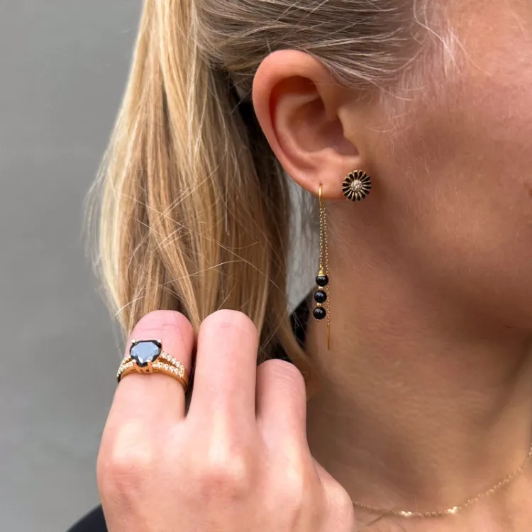 svarta onyxer kedja örhängen i förgyllt silver - Loom Stones
