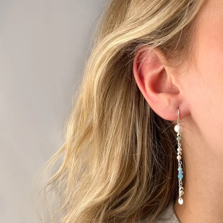långa pärla kedja örhängen i silver - Loom Stones