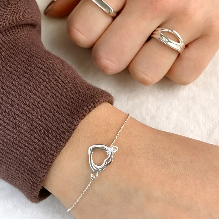 Armband i silver med hjärthängen i silver
