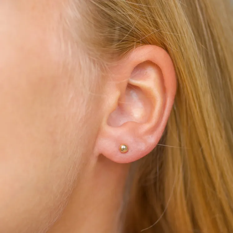 4 mm kula örhängestift i 9 karat guld - Gold Collection