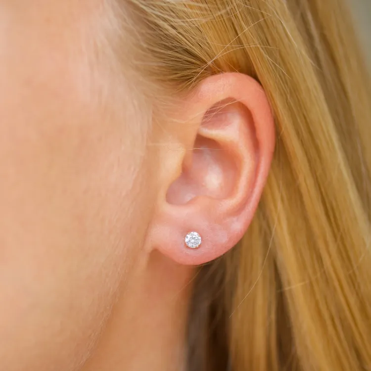 4 mm örhängestift i 9 karat guld med zirkon - Gold Collection