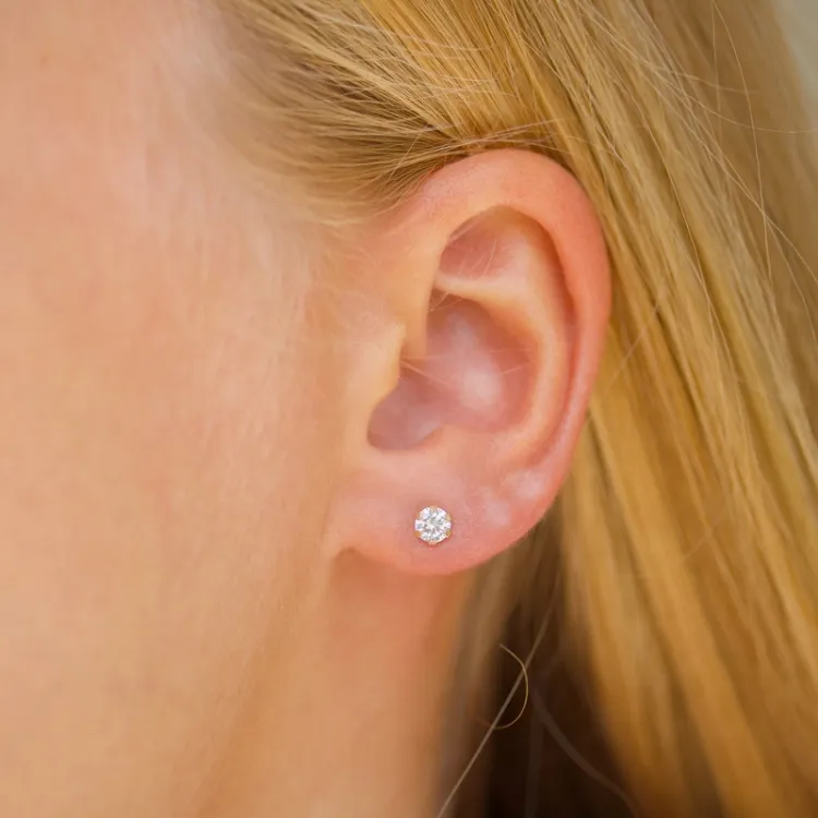 4 mm örhängestift i 9 karat guld med zirkon - Gold Collection