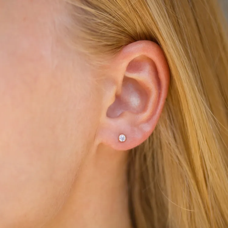 1/2 par 3 mm örhängen i 9 karat guld med zirkon - Gold Collection