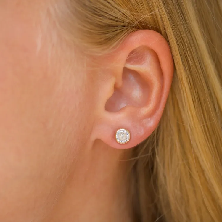 6 mm örhängestift i 9 karat guld med zirkon - Gold Collection