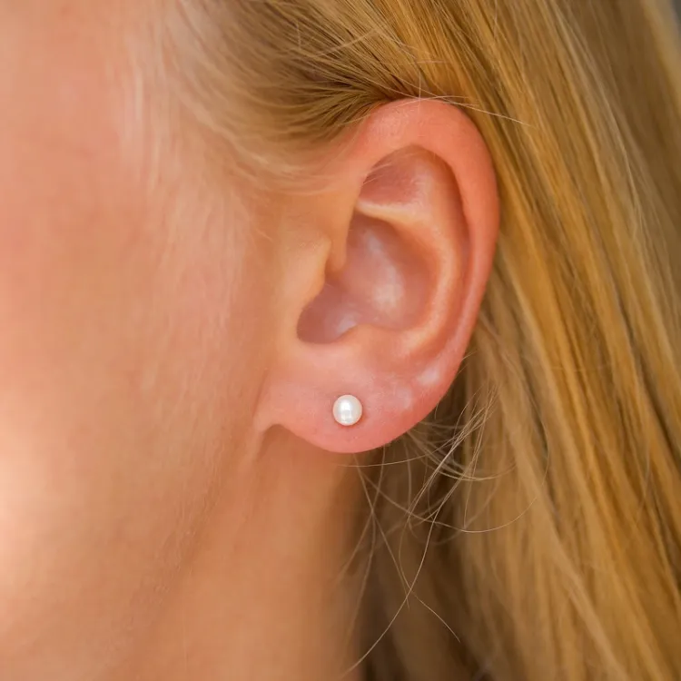 4 mm pärla örhängestift i 9 karat guld - Gold Collection