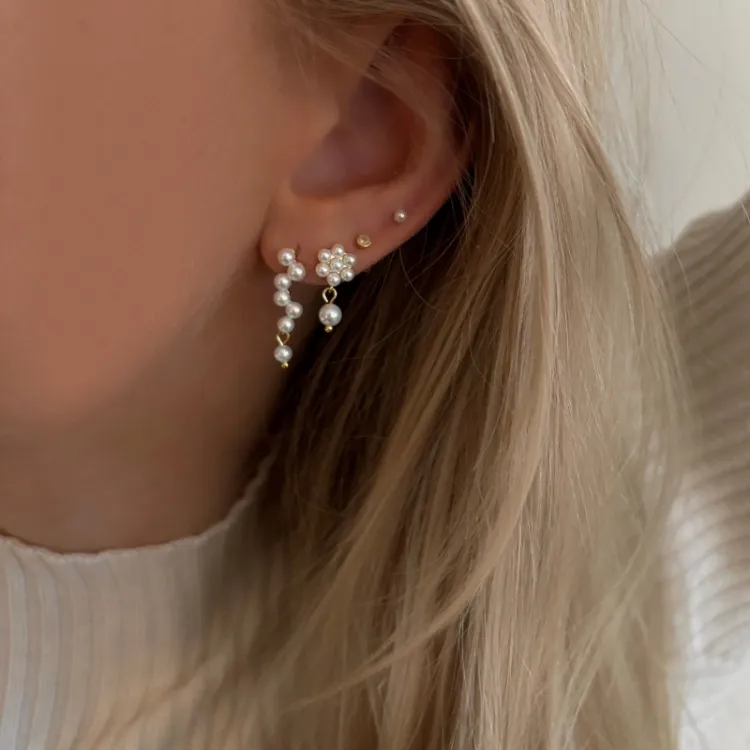 2 mm Nava Lily Petite pärla örhängestift i förgyllt silver