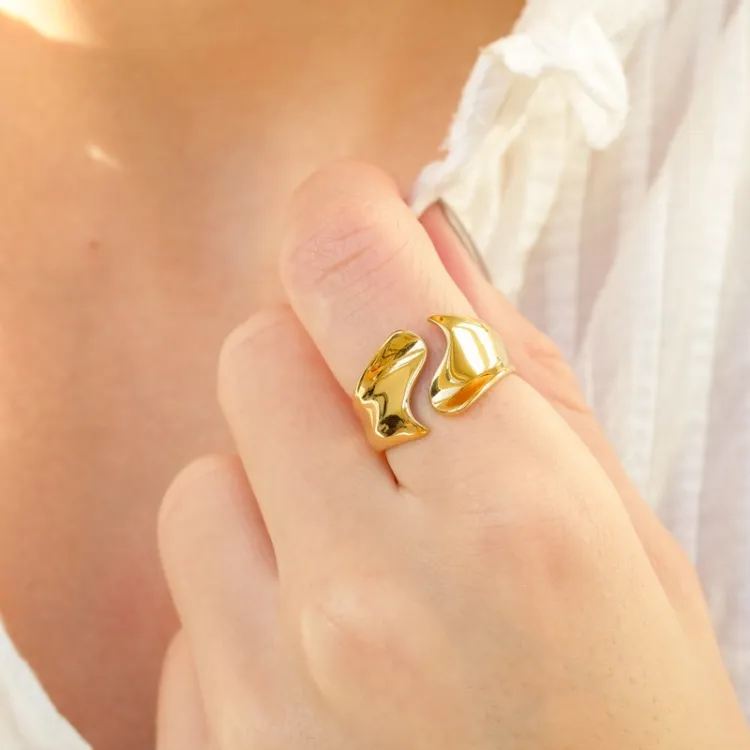 Khaai Studio Horizon justerbar ring i förgyllt stål