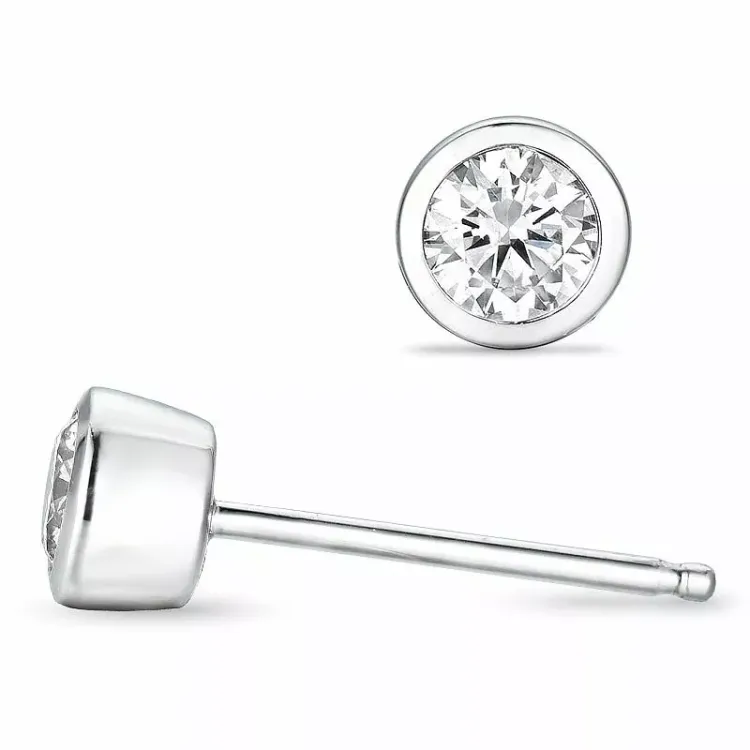 2 x 0,20 ct vitguld solitäreörhängestift i 14 karat vitguld med diamant