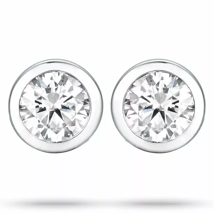 2 x 0,20 ct vitguld solitäreörhängestift i 14 karat vitguld med diamant