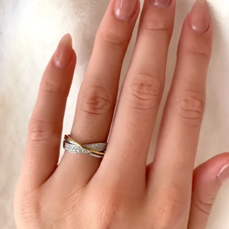 Äkta ring i 9 karat guld med 9 karat vitguld