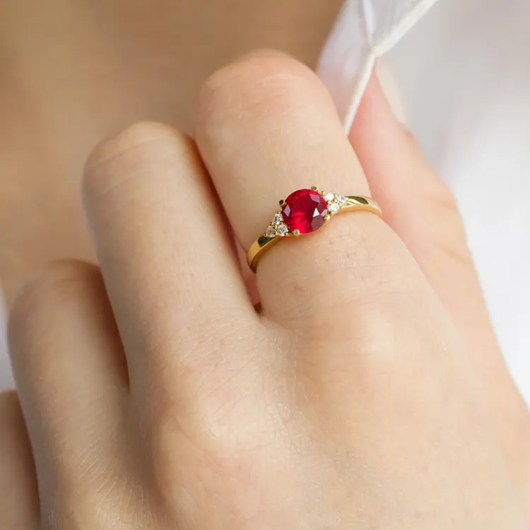 röd rubin ring i 9 karat guld - Gold Collection