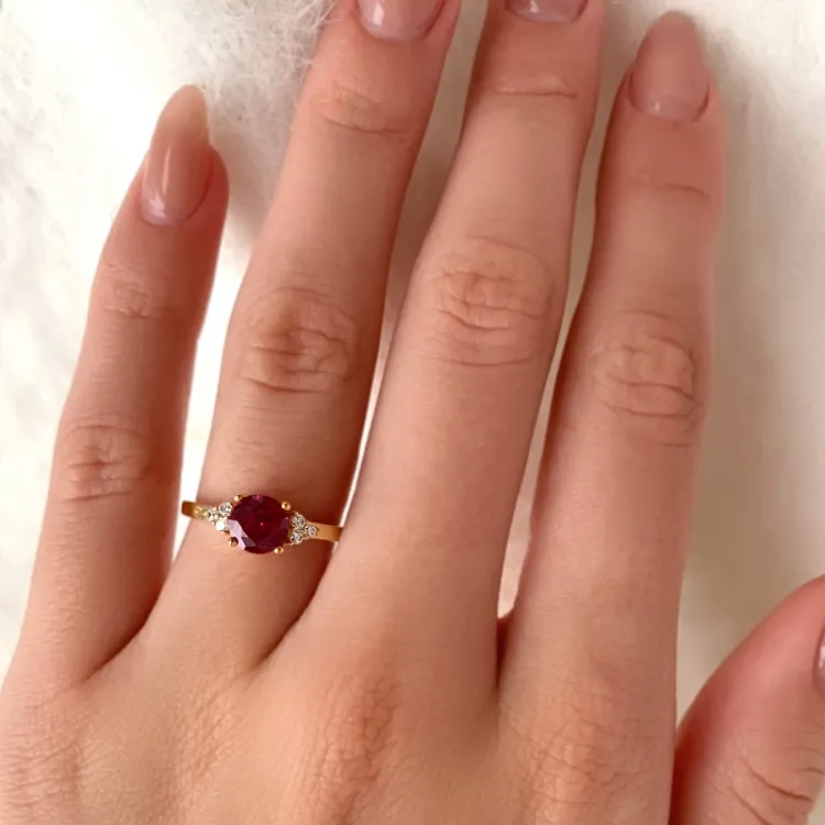 röd rubin ring i 9 karat guld - Gold Collection