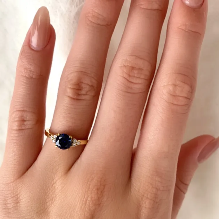 blå syntetisk safir ring i 9 karat guld - Gold Collection