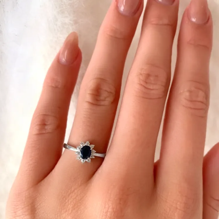 safir rosettring i 8 karat vitguld