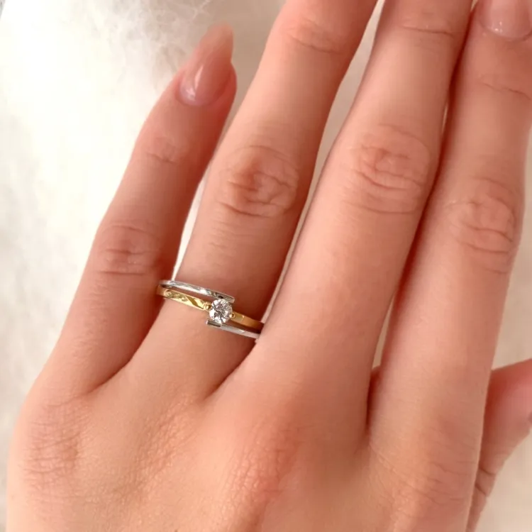 äkta ring i 9 karat guld och vitguld