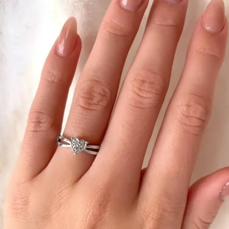 Hjärta ring i 8 karat vitguld