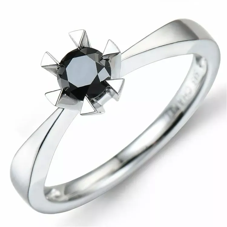 0,50 ct sort diamant solitärring i 14  karat vitguld 0,50 ct