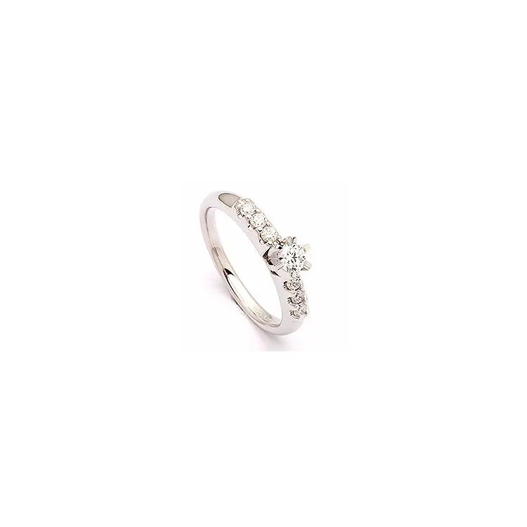 diamant ring i 14  karat vitguld 0,53 ct