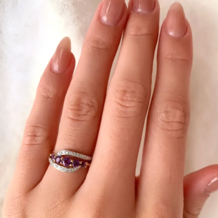 Guldringar: ametist ring i 9 karat guld