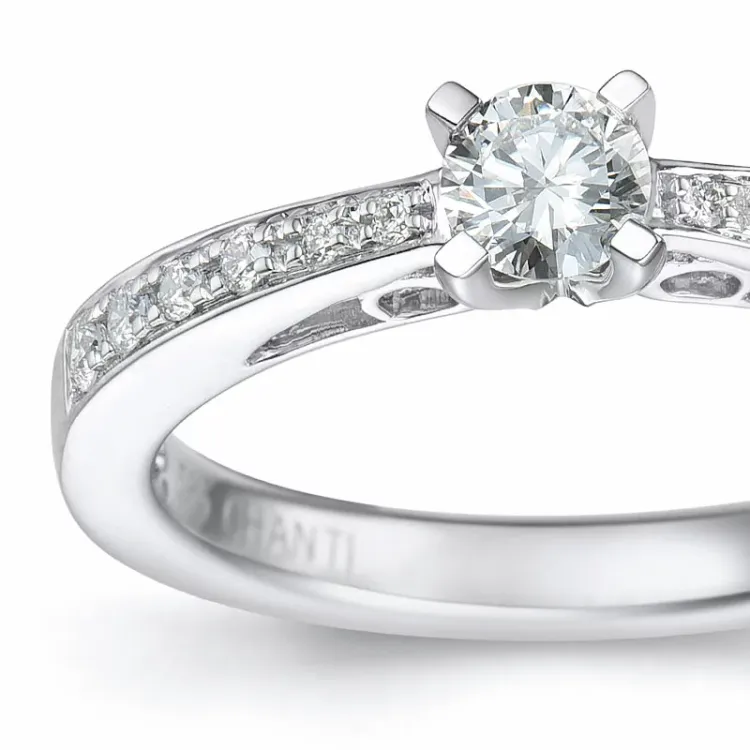 Diamant ring i 14 karat vitguld 0,26 ct 0,12 ct