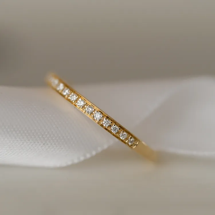 diamant alliancring i 14  karat guld 0,09 ct