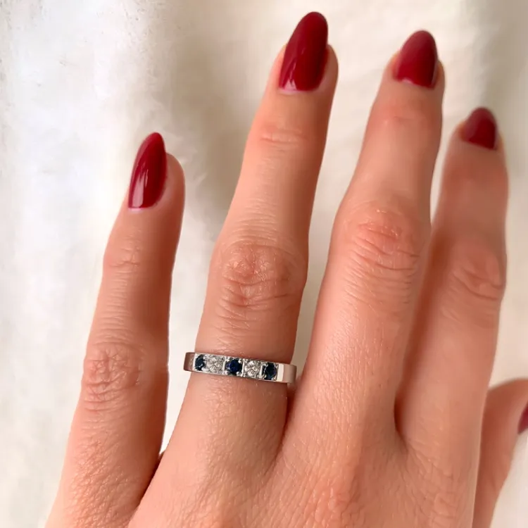 safir alliancring i 14 karat vitguld 0,10 ct 0,24 ct