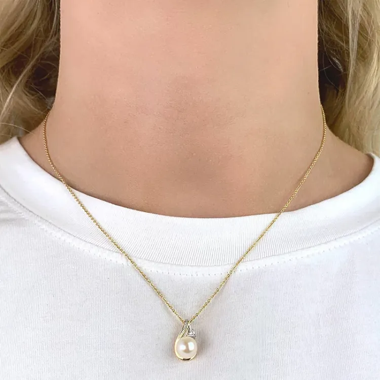 pärla hängen i 9 karat guld med rhodium