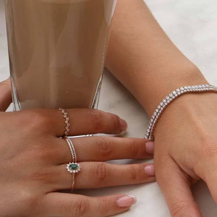 Smal diamantring i 14  karat guld 0,093 ct