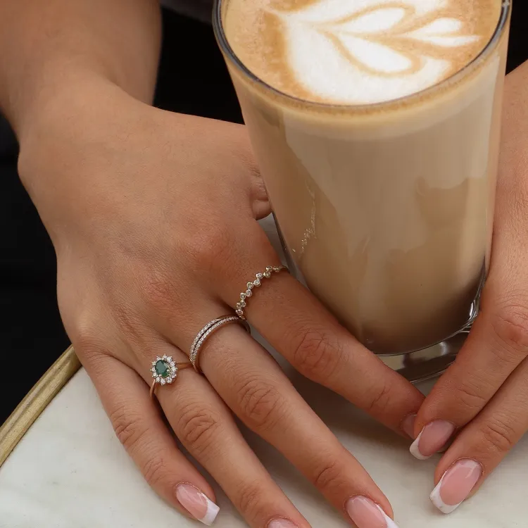 Smal diamantring i 14  karat guld 0,093 ct