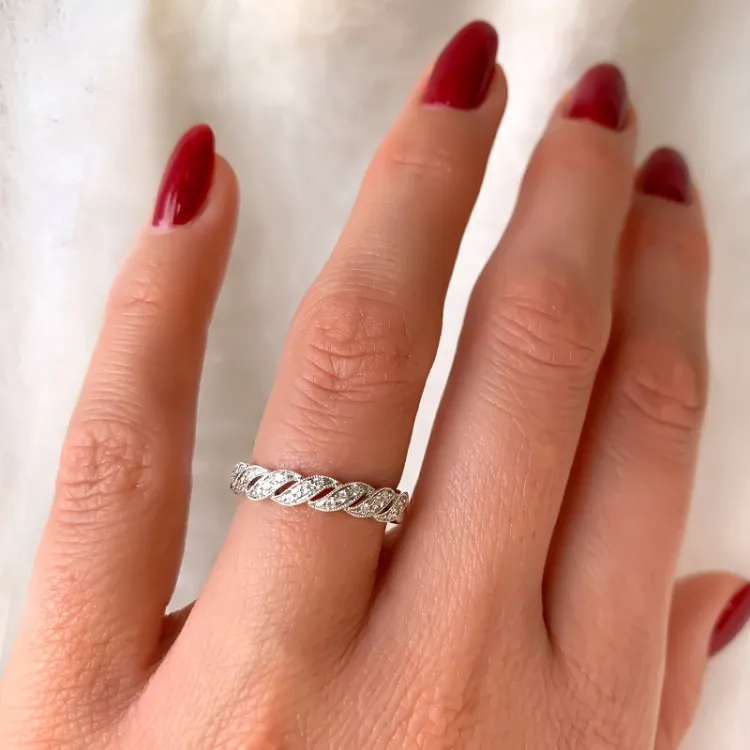 Diamantring i 14  karat vitguld 0,13 ct