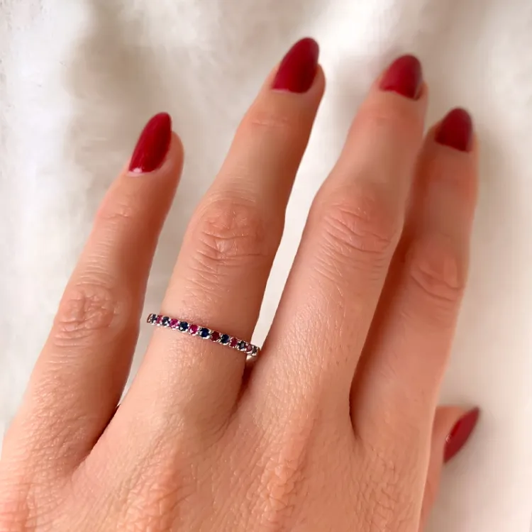 rubin ring i 14  karat vitguld 0,16 ct 0,14 ct