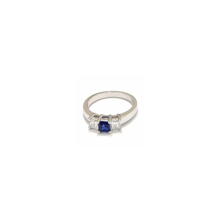 fyrkantigt safir ring i 14  karat vitguld 0,52 ct 0,36 ct