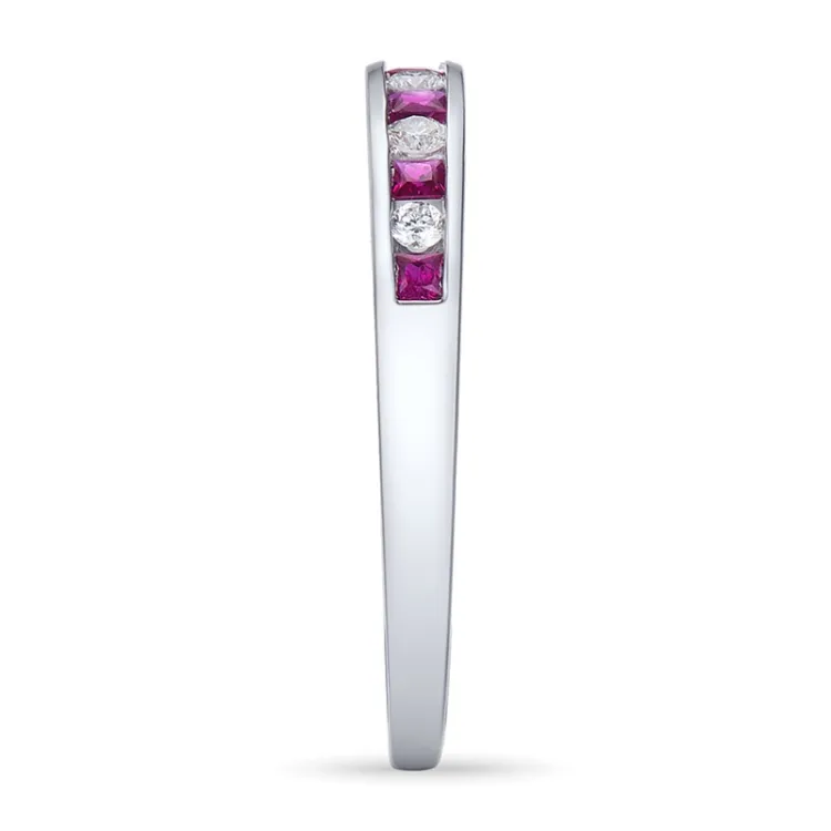 rubin ring i 14  karat vitguld 0,11 ct 0,26 ct