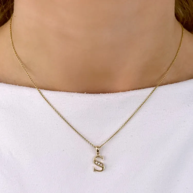Bokstav s hängen i 14  carat guld 0,025 ct