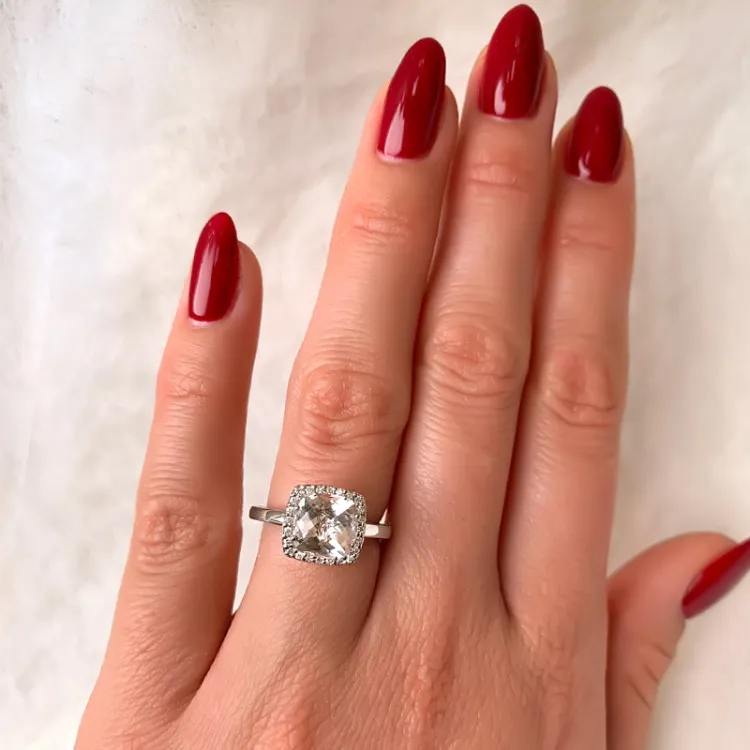 fyrkantigt kvarts diamantring i 14 karat vitguld 0,12 ct 2,00 ct